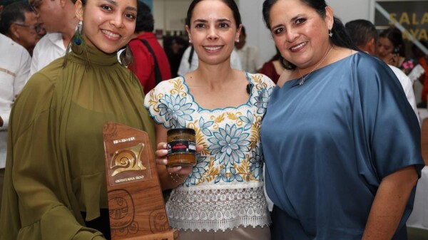 Reconoce Ana Paty Peralta la fuerza transformadora de las artesanas y los artesanos