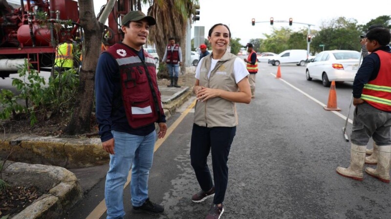 Para el bienestar de las familias cancunenses, supervisa Ana Paty Peralta trabajos de desazolves