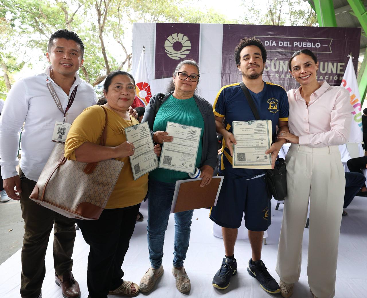 Escuchamos a los cancunenses para construir una mejor ciudad: Ana Paty Peralta. En las jornadas se acercan los apoyos y se brindan soluciones a la ciudadanía de manera directa, para lograr una ciudad próspera.