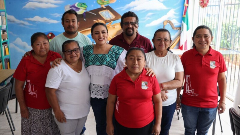 Entrega Blanca Merari sillas para fortalecer espacios educativos en Leona Vicario