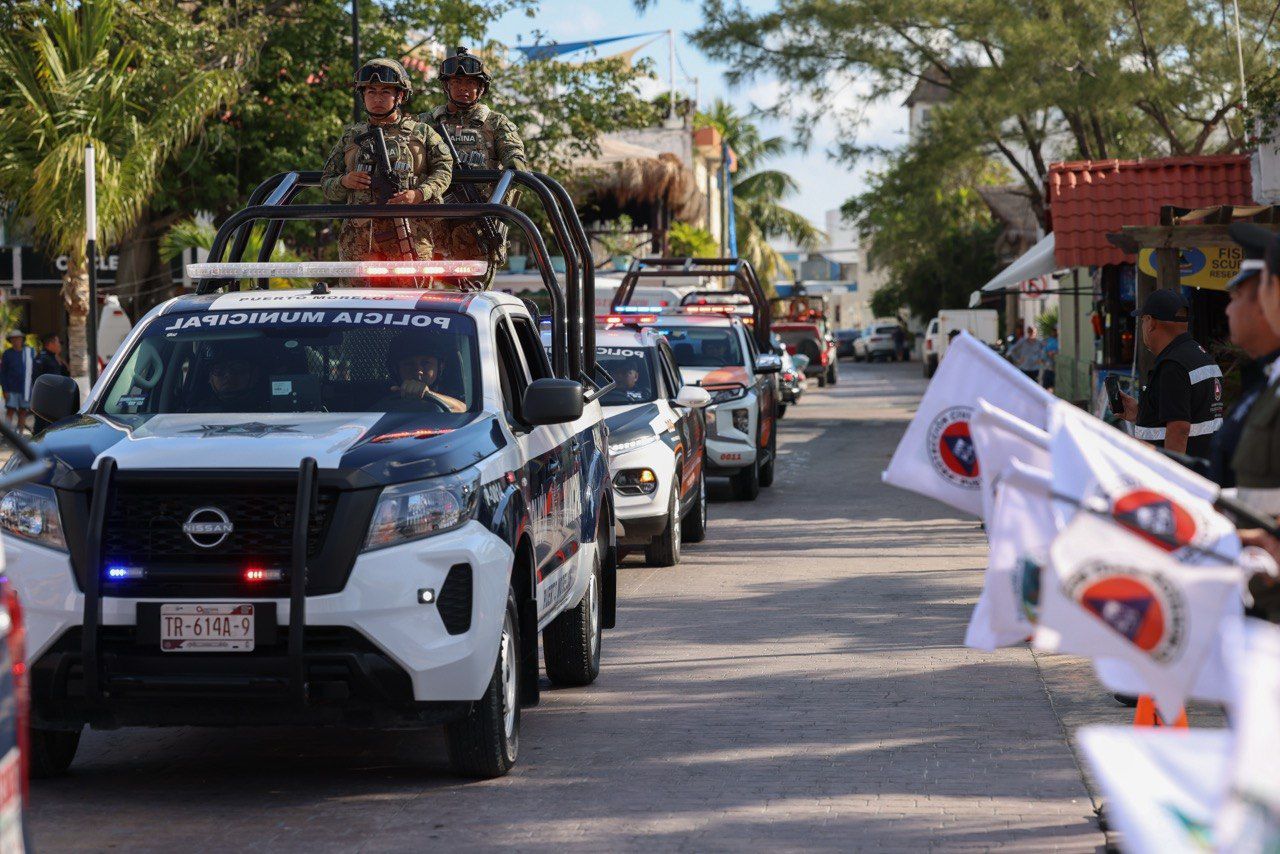 Puerto Morelos da banderazo de inicio al operativo vacacional de Semana Santa 2026; El gobierno municipal refuerza acciones coordinadas para garantizar la seguridad de residentes y visitantes durante la temporada alta. 210 elementos de las diversas corporaciones de seguridad vigilarán la geografía municipal en este periodo vacacional del 30 de marzo al 13 de abril.