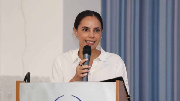 Celebra Ana Paty Peralta 20 años de historia y éxito del Hospital Galenia de Cancún