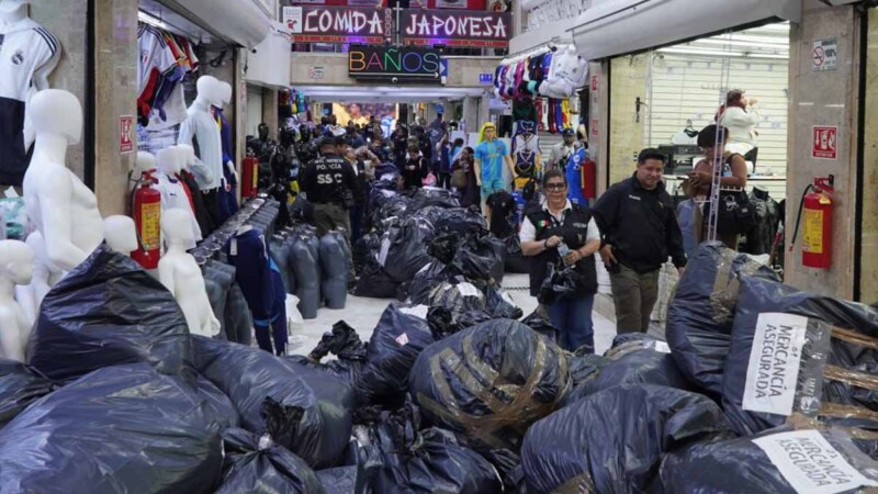 Realizan millonario decomiso de mercancía "pirata" del Mundial 2026 en la CDMX