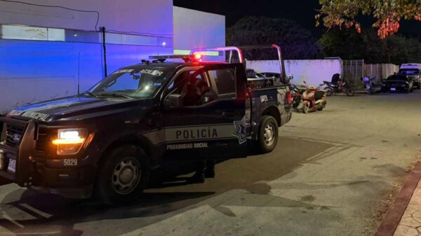 Ejecutan a una persona y hieren a dos más en colonia de Cancún