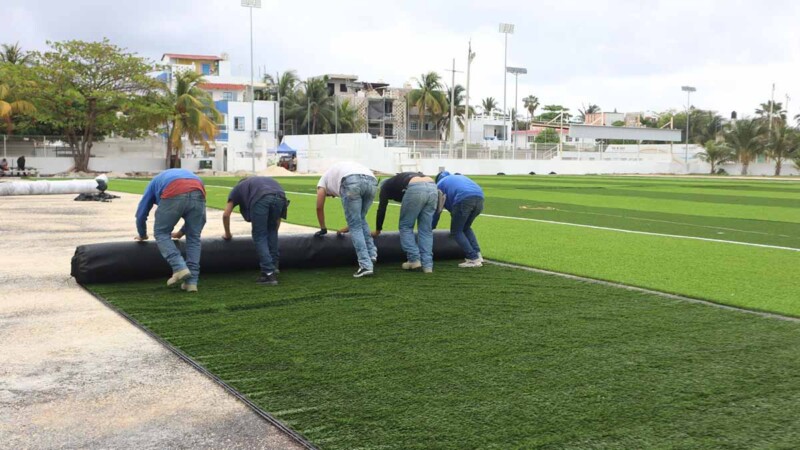 Continúan los avances en la cancha de fútbol soccer de Isla Mujeres
