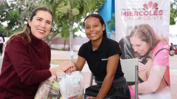 Atenea escucha, atiende y entrega apoyos con el programa “Miércoles con la Gente” en Zona Continental
