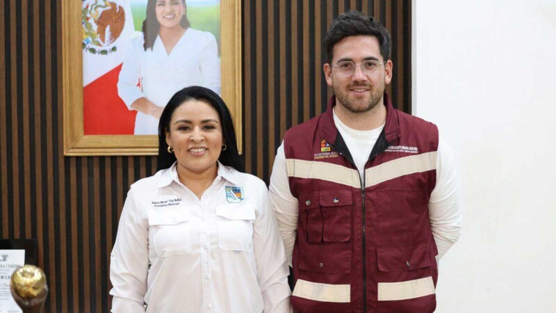 Constatan Blanca Merari y titular de SEMA Óscar Rébora funcionamiento de barrera antisargazo en Puerto Morelos