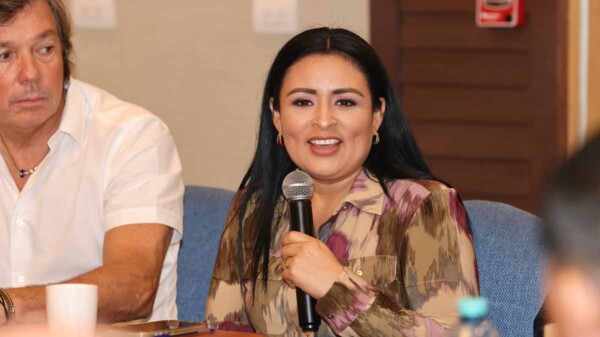 Coordinamos esfuerzos para el plan de coten ción del sargazo en Puerto Morelos: Blanca Merari