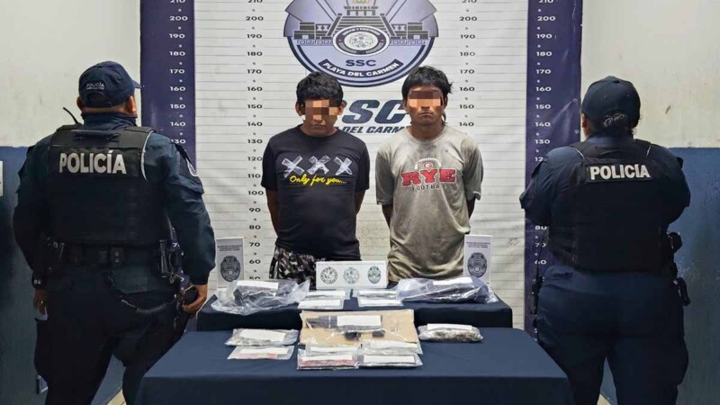Detienen a dos hombres armados en posesión de drogas en Playa del Carmen