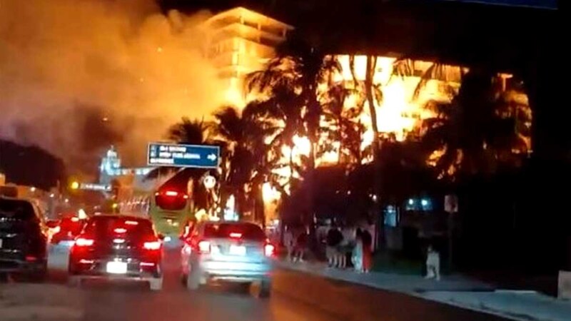 Incendio consume oficina de ventas de Xcaret en la Zona Hotelera de Cancún