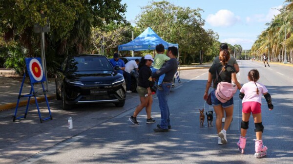 FAMILIAS HACEN SUYO EL “PASEO CANCUNENSE” CADA FIN DE SEMANA