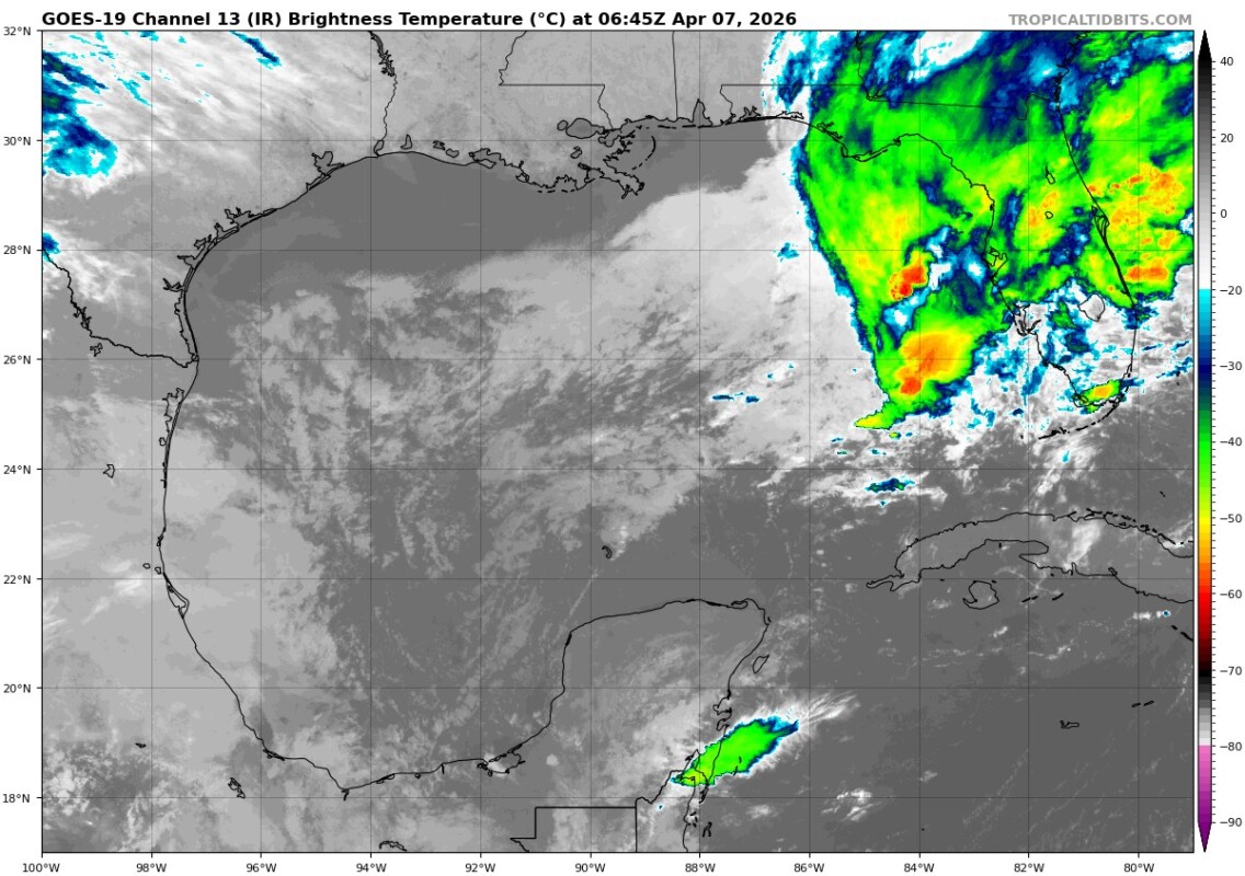 Cielo medio nublado con chubascos en Campeche, Yucatán y Quintana Roo, los cuales se acompañarán con descargas eléctricas.
