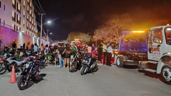 Operativo por rodada nocturna en Cancún deja más de 100 detenidos y motocicletas aseguradas