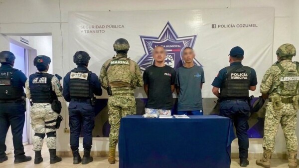 Capturan a dos narcomenudistas en la carretera Costera Sur de Cozumel