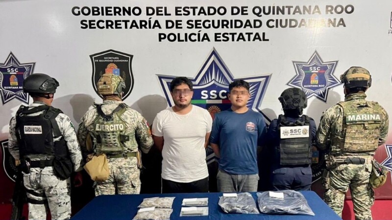 Sorprenden a dos sujetos manipulando bolsas con enervantes en Cielo Nuevo en Cancún