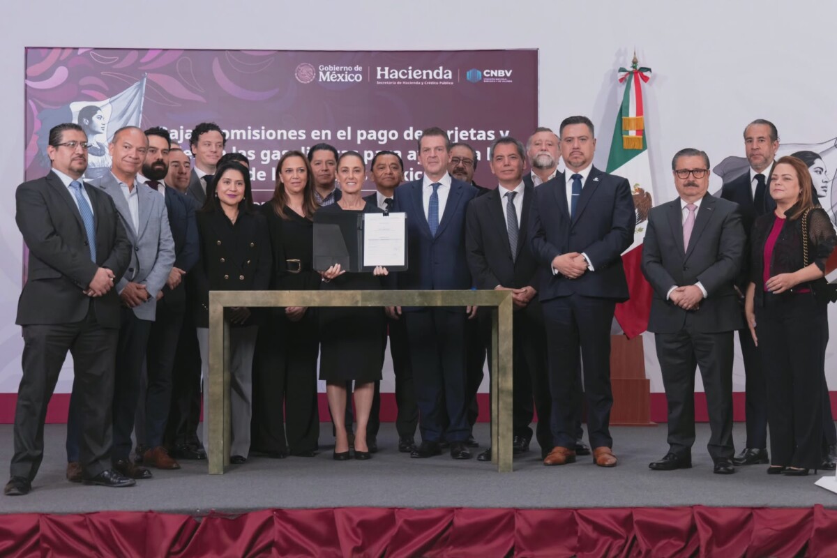 Bajan comisiones en pago con tarjeta y vales en gasolineras