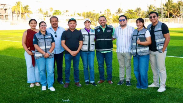 Atenea constata últimos avances de la cancha de fútbol Soccer de la colonia Salinas previo a su inauguración