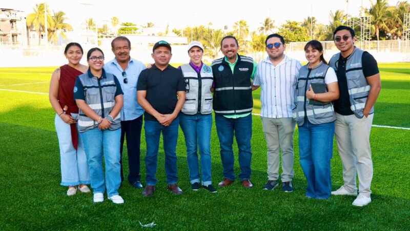 Atenea constata últimos avances de la cancha de fútbol Soccer de la colonia Salinas previo a su inauguración