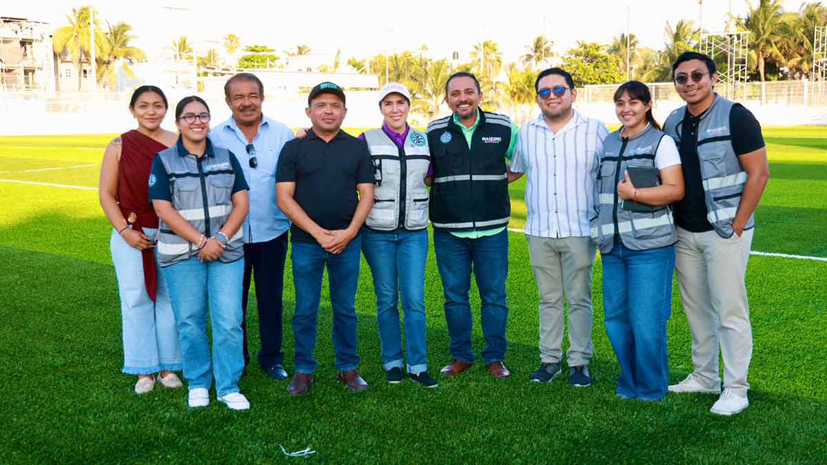 Atenea constata últimos avances de la cancha de fútbol Soccer de la colonia Salinas previo a su inauguración