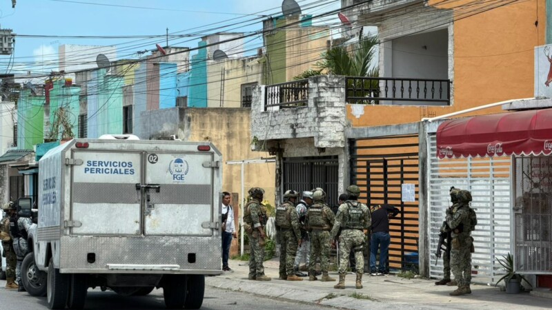 Tres cateos en Cancún dejan detenidos