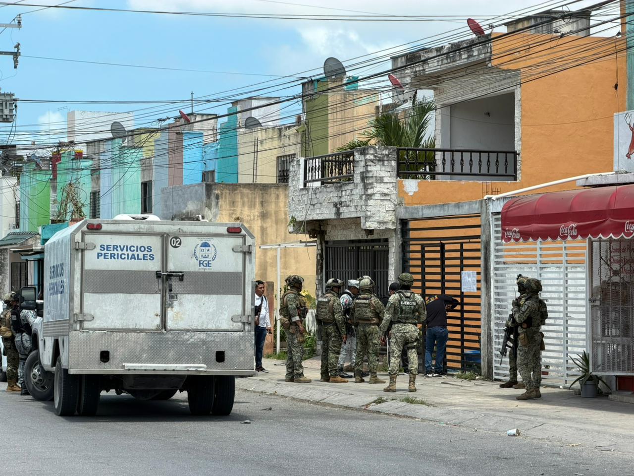 Tres cateos en Cancún dejan detenidos