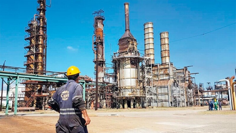 Ante bloqueo de EU, logra Cuba refinar su crudo por primera vez