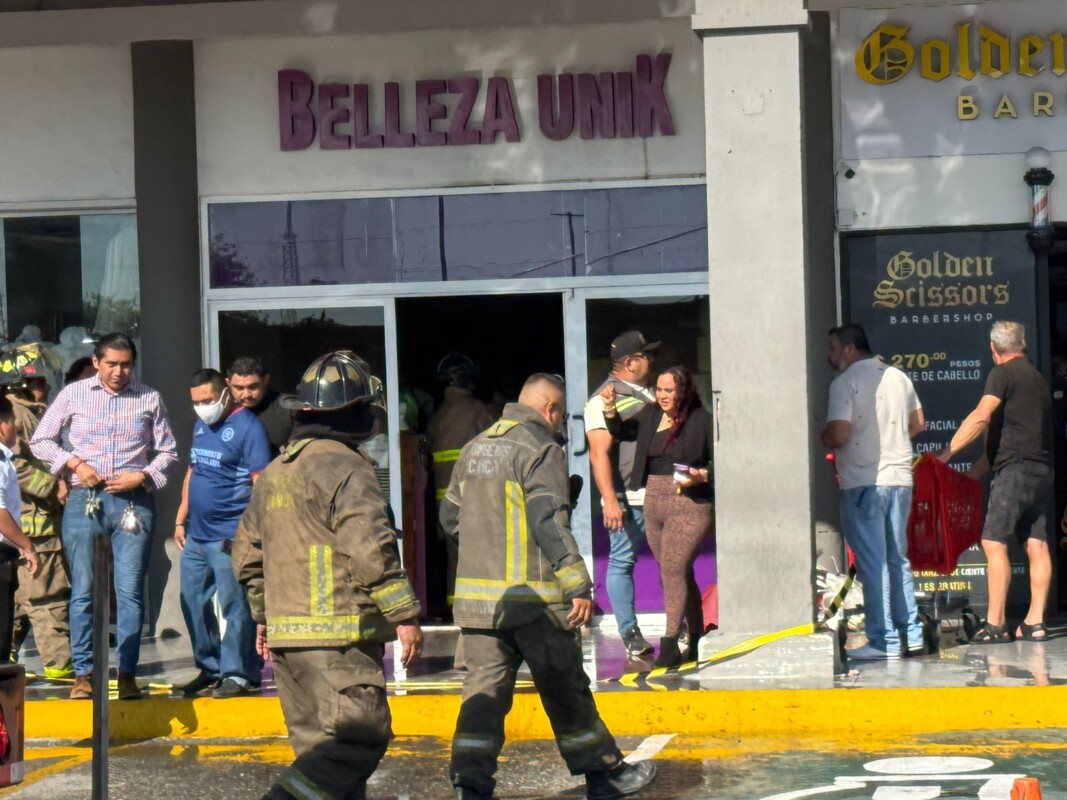 Fuego desata alarma en plaza comercial de Cancún