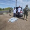 Caen dos hombres con $25 millones en efectivo en un retén militar en Sinaloa