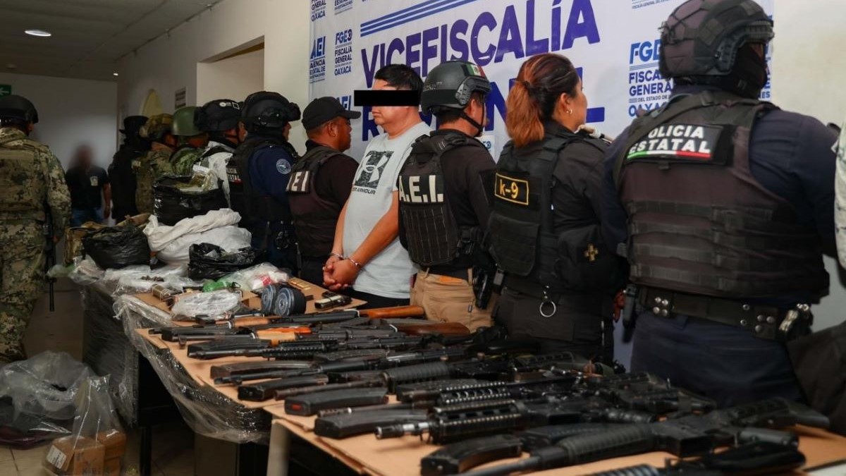 Aseguran arsenal, droga y explosivos a jefe criminal en Oaxaca
