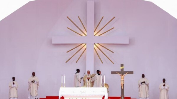 El Papa León XIV clama por la paz desde África; evita confrontación con el presidente Trump