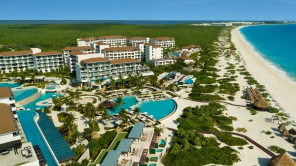 Huésped del hotel Dreams pierde la vida tras caer a una alberca