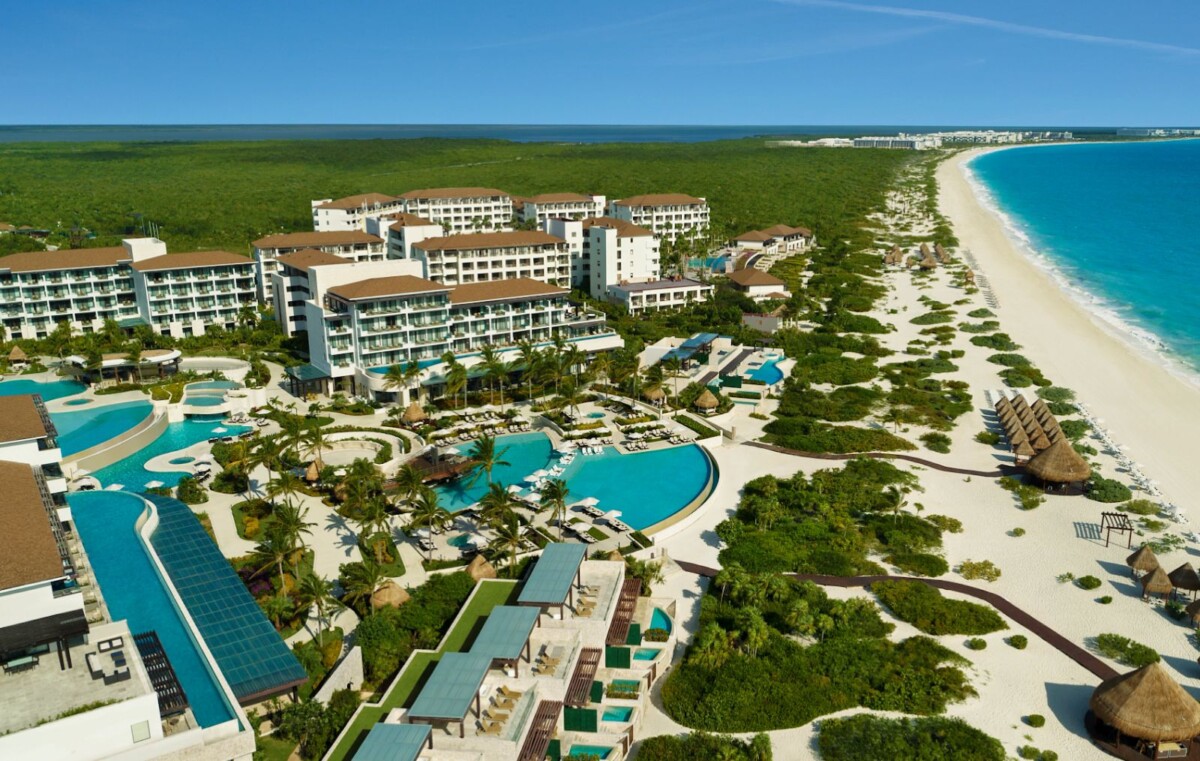 Huésped del hotel Dreams pierde la vida tras caer a una alberca