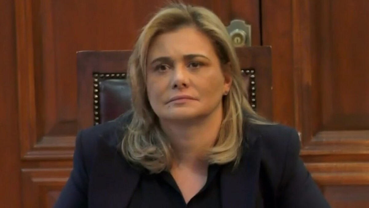 Probablemente la próxima vez que la dirigencia de su partido el PAN vean a la aún gobernadora Maru Campos, sea en la cárcel para llevarle cigarritos.  