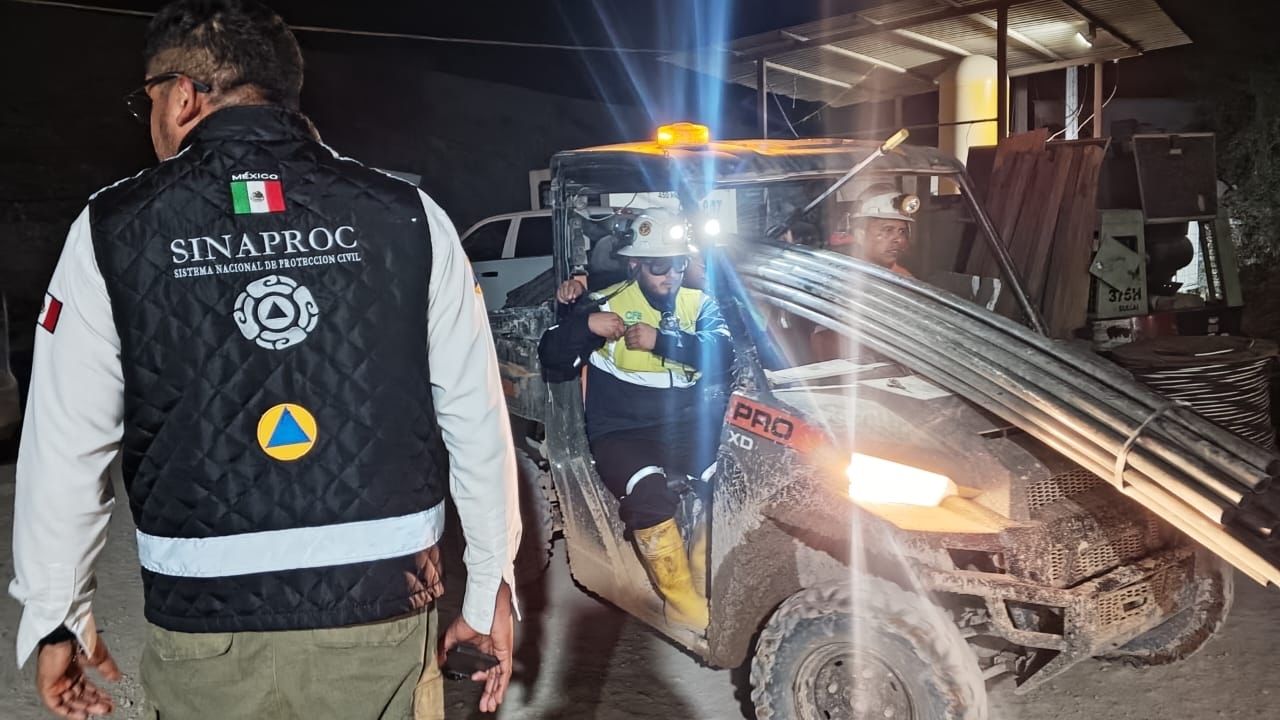 Arduas labores para rescatar a mineros en El Rosario, Sinaloa