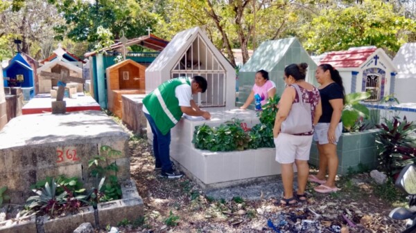 Actualiza gobierno de Puerto Morelos registro de tumbas en el panteón municipal
