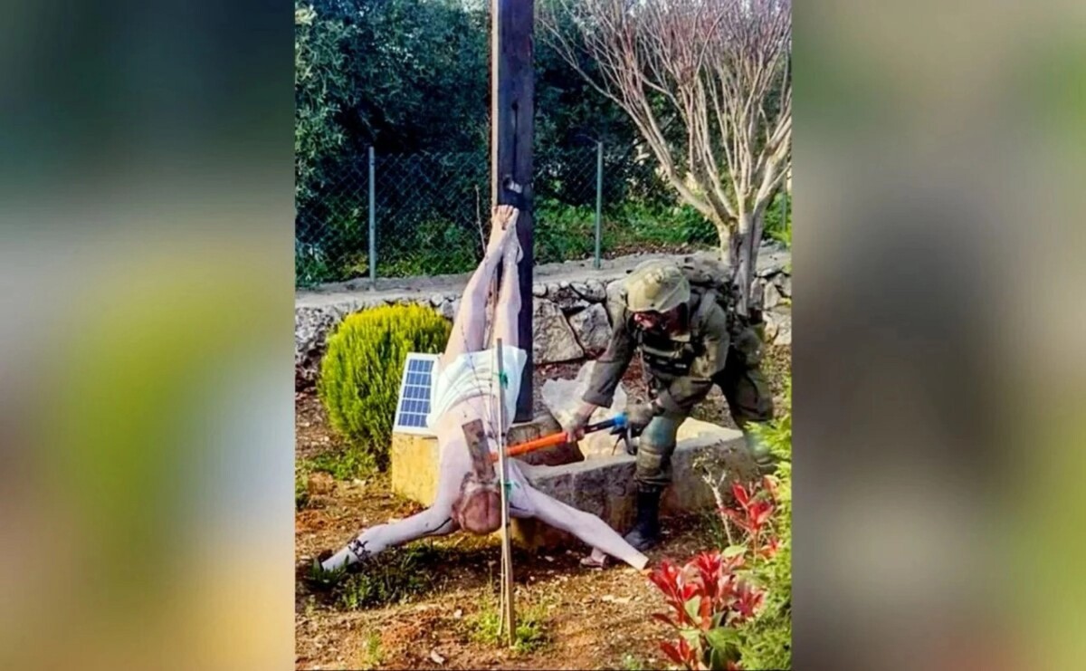 Soldado israelí destruye escultura de Cristo en Líbano