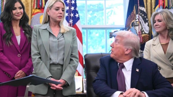 Despide Trump ⁠a la fiscal general Pam Bondi