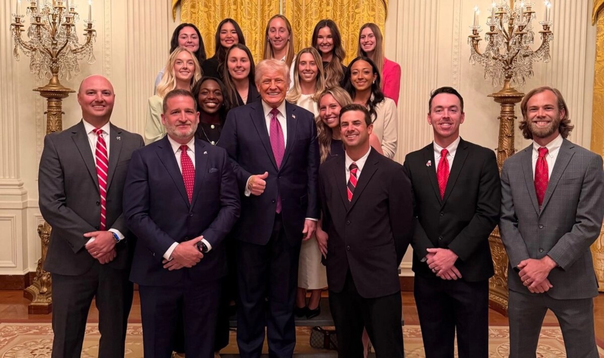 Trump celebra a mujeres tenistas y las deja en segundo plano