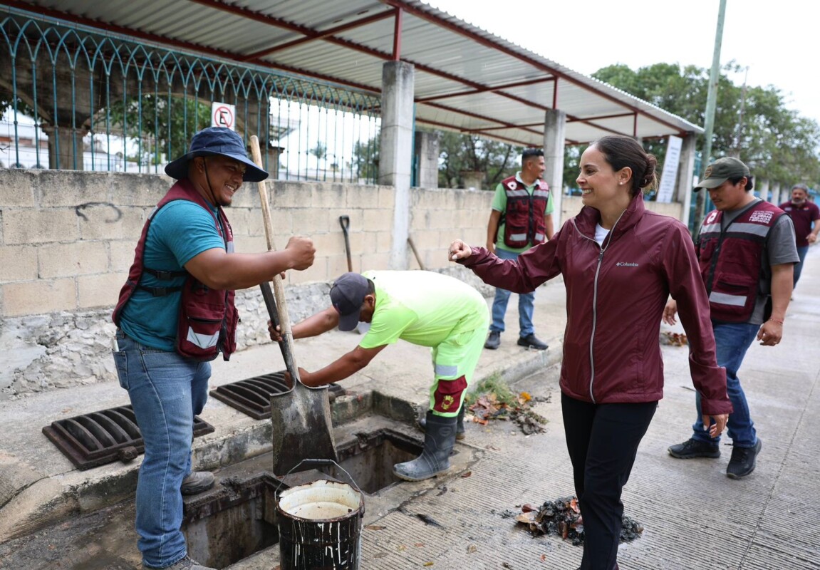 Redobla Ana Paty Peralta limpieza de rejillas y pozos de absorción para beneficio de ciudadanos