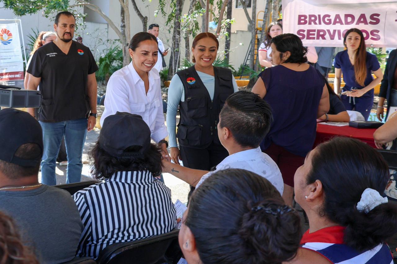 Comparte Ana Paty Peralta servicios de salud con vecinos de Ciudad Natura