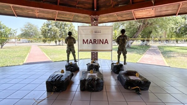 Aseguran embarcación con 265 kilos de cocaína frente a costas de Michoacán