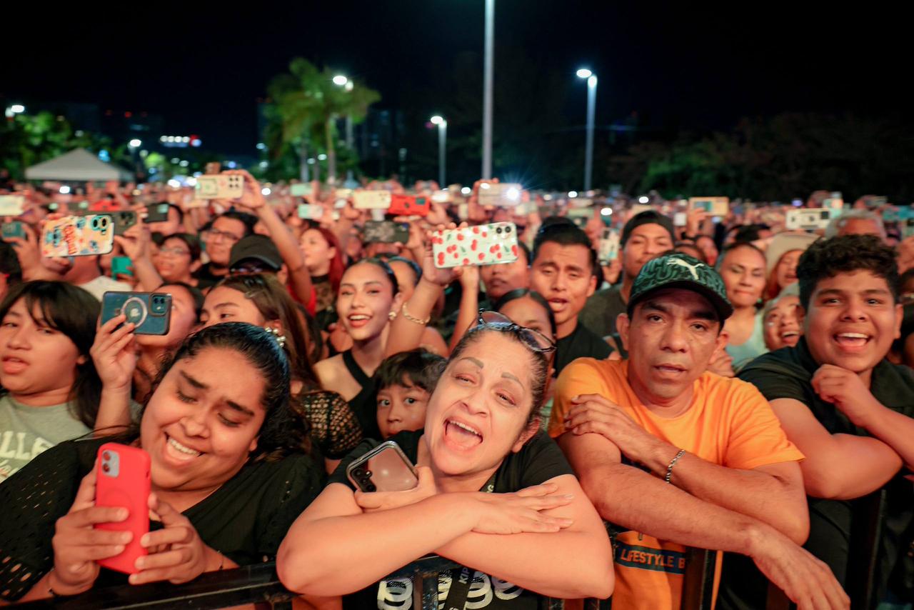 La presidenta municipal, Ana Paty Peralta, invitó a las y los cancunenses a celebrar la historia de la ciudad al ritmo de Los Ángeles Azules en el Malecón Tajamar este 19 de abril.