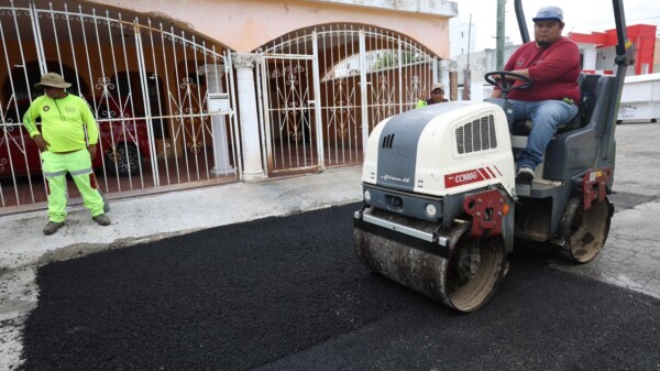 Atiende Ayuntamiento de BJ con mantenimiento vial la Supermanzana 23