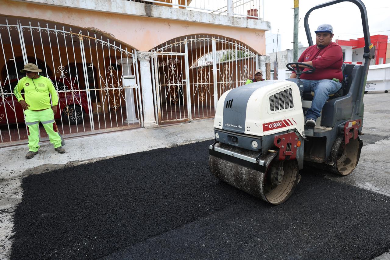 Atiende Ayuntamiento de BJ con mantenimiento vial la Supermanzana 23