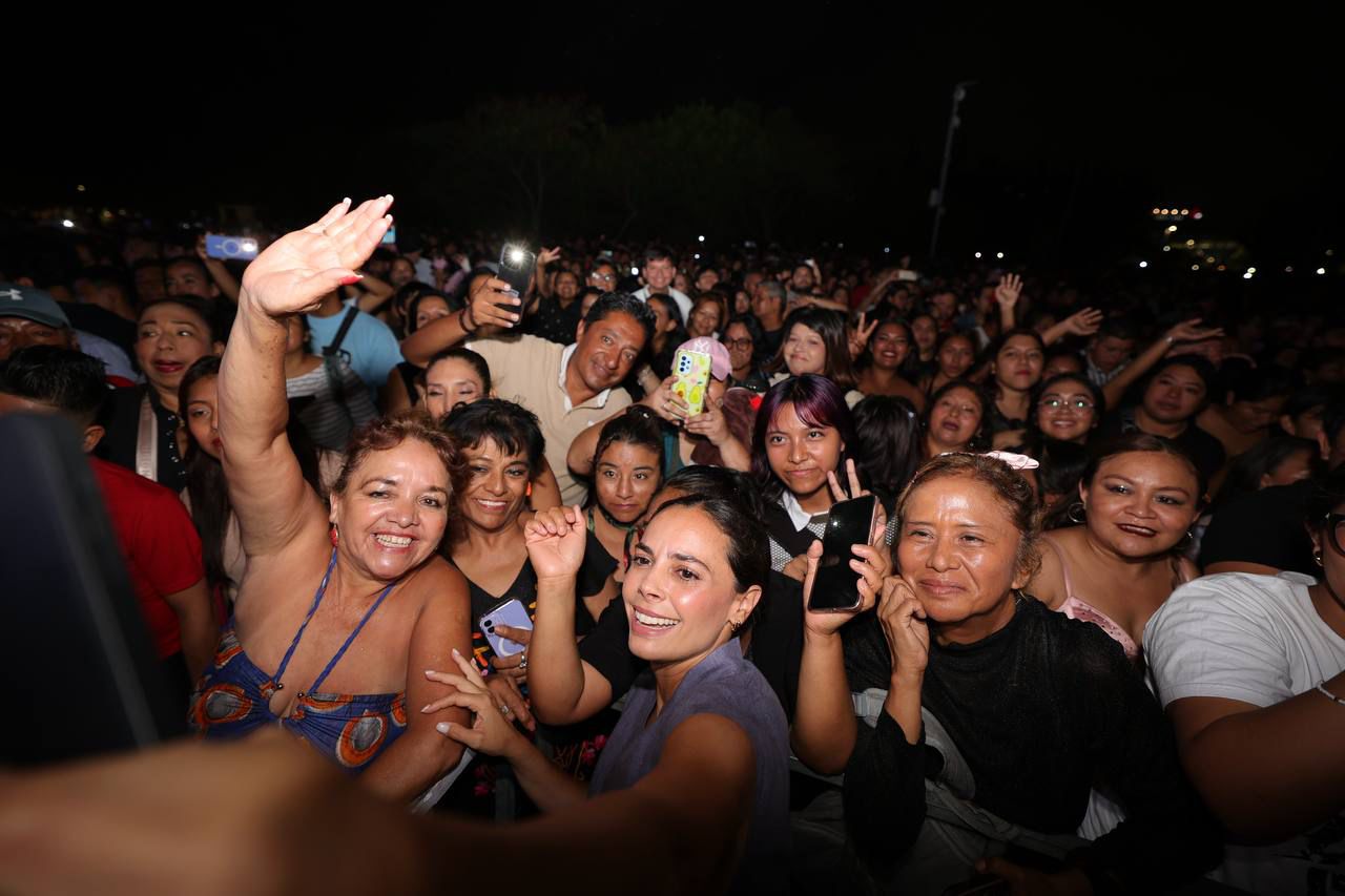 Más de 31 mil cancunenses celebran con ’Los Ángeles Azules’; la presidenta municipal, Ana Paty Peralta, suma a Cancún en los Festivales por la Paz, de la presidenta Claudia Sheinbaum Pardo.