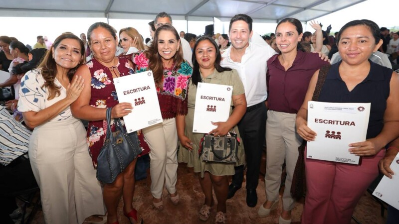Cumplen Ana Paty Peralta y Mara Lezama a 503 familias con certeza jurídica
