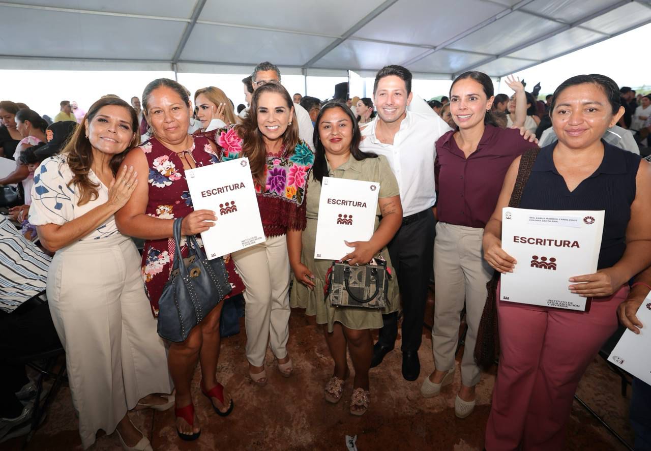 Cumplen Ana Paty Peralta y Mara Lezama a 503 familias con certeza jurídica