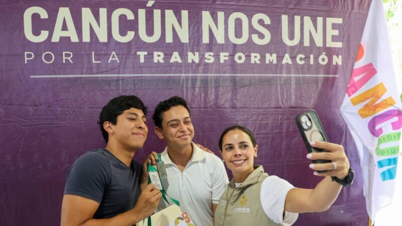 Lleva Ana Paty Peralta servicios y descuentos a familias de la Supermanzana 259