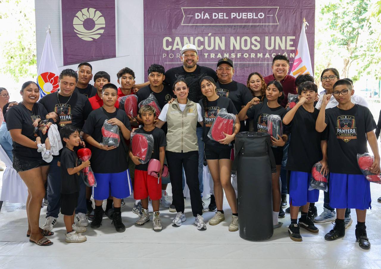 Lleva Ana Paty Peralta servicios y descuentos a familias de la Supermanzana 259; en jornada Día del Pueblo, Cancún nos une por la transformación. ⁠Destacan más de mil 300 beneficiarios con prescripción de predial.