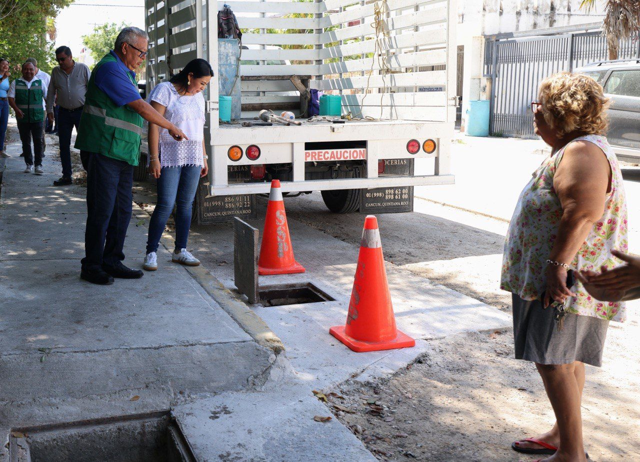 Atiende Blanca Merari de manera inmediata solicitud ciudadana en Villas Morelos I; kla presidenta municipal supervisó trabajos de mantenimiento integral en parque y calles, tras petición vecinal en el “Miércoles Ciudadano”.